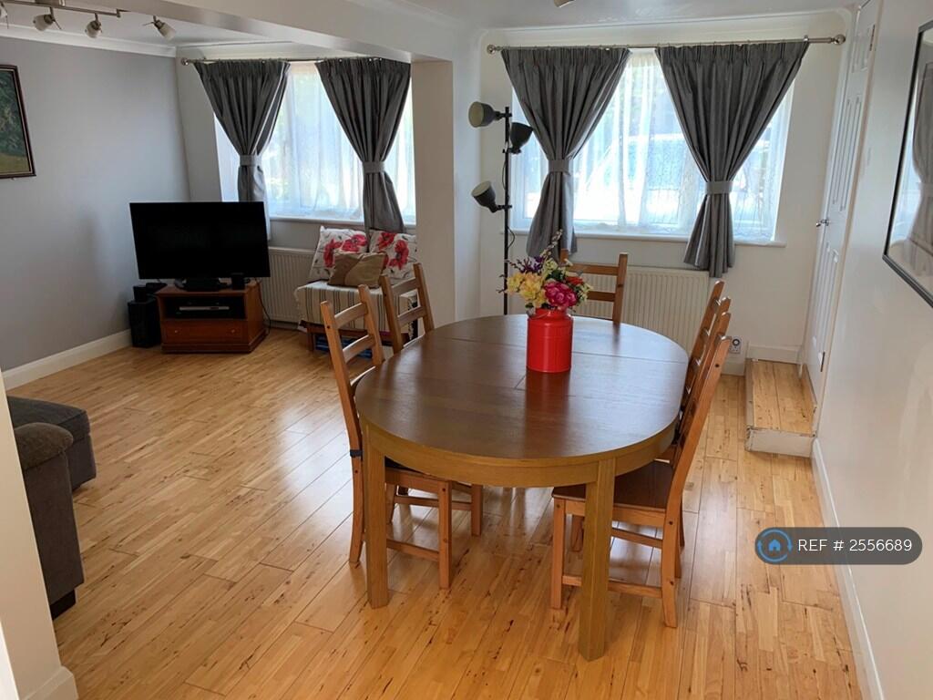 Bedroom 5 / Dining