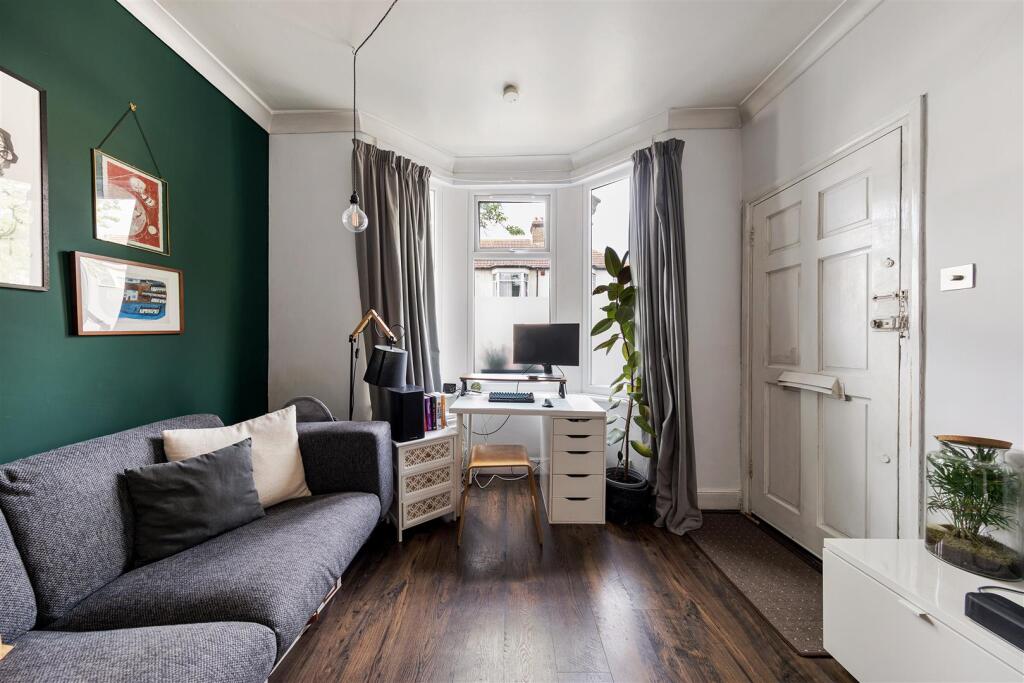 Farmilo Road, E17