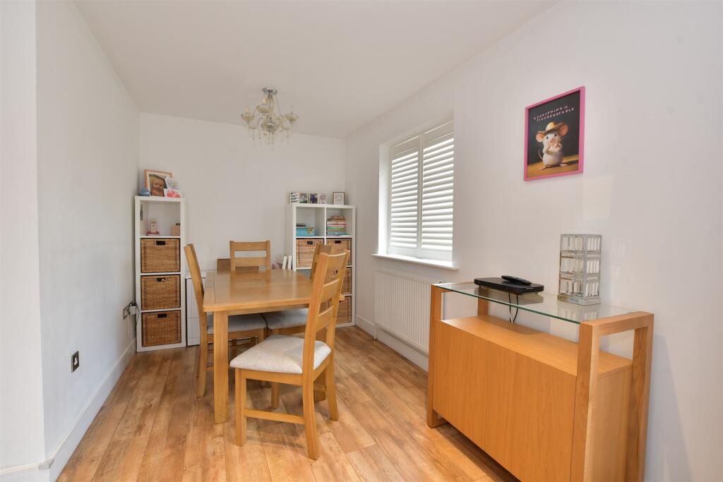 Lounge/Dining Room