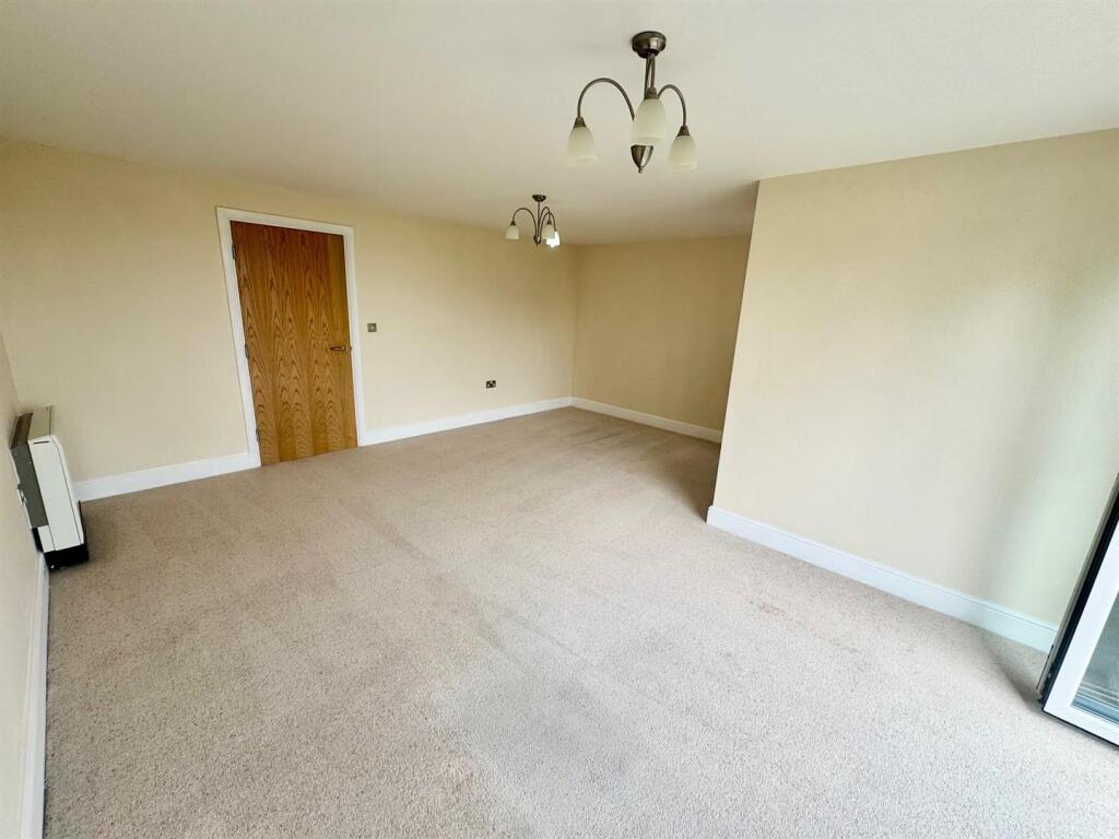 Lounge 3.jpg