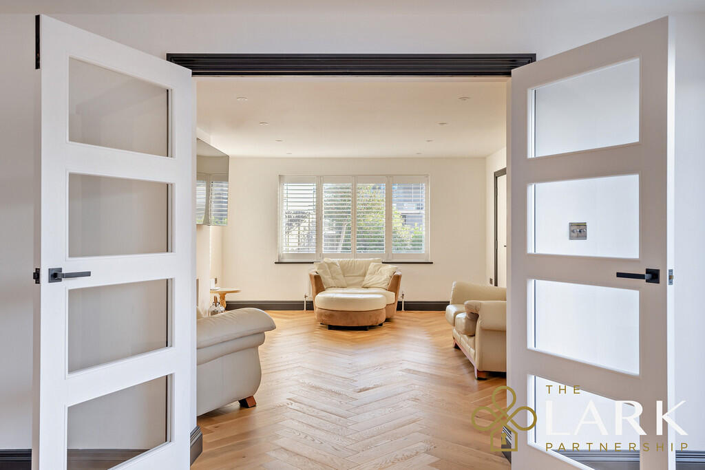 8670872-interiorW...