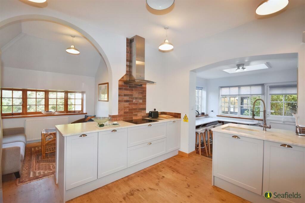 Kitchen Breakfast Room.jpg