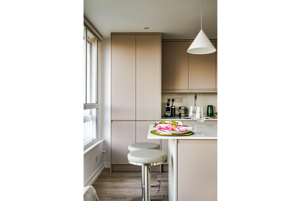 Stirling_Court_04...