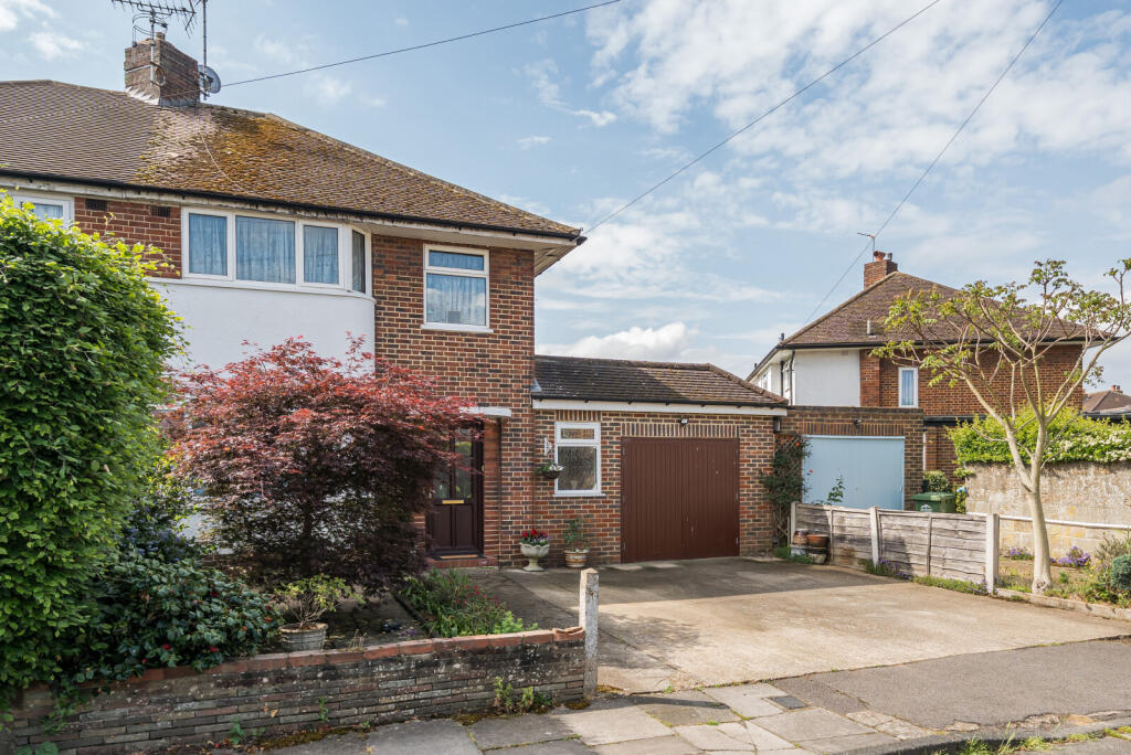 29-6821c63bc4f70-...