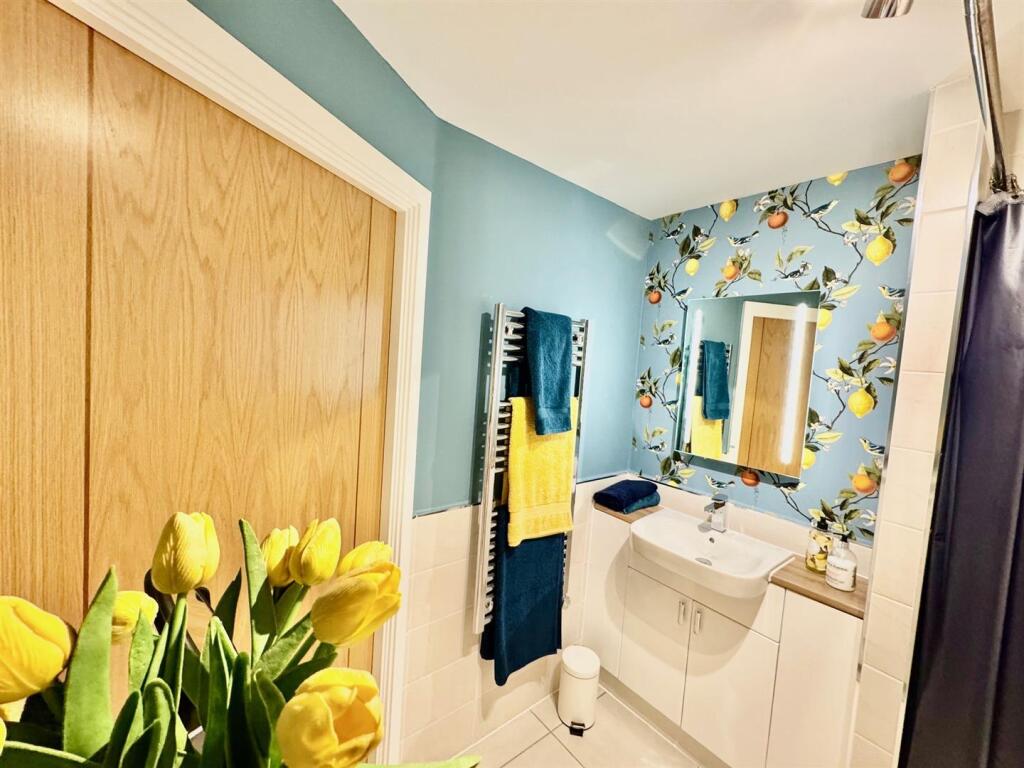 Bathroom 4.jpg