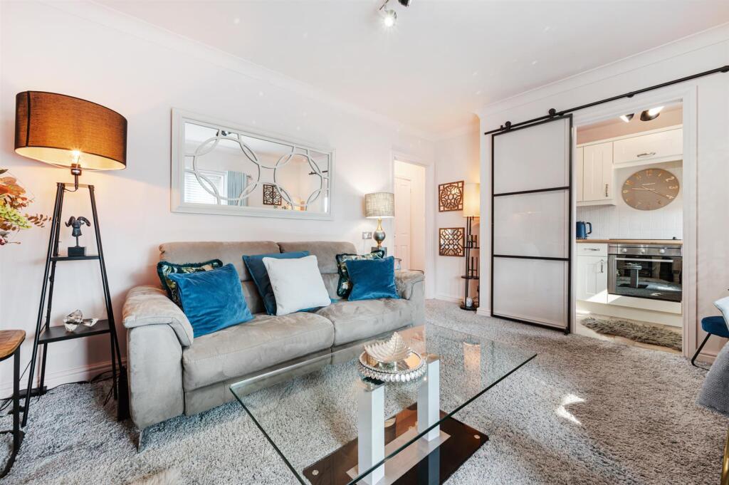 Cyril Bell Close-09.jpg