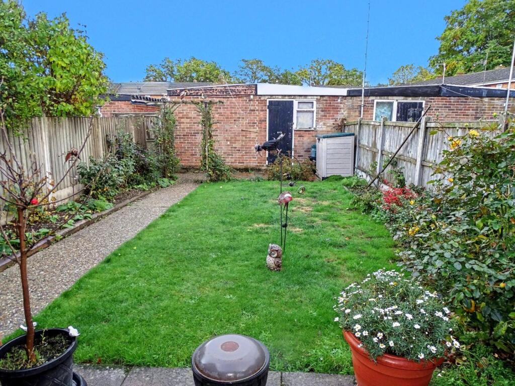 ATTRACTIVE REAR GARDEN