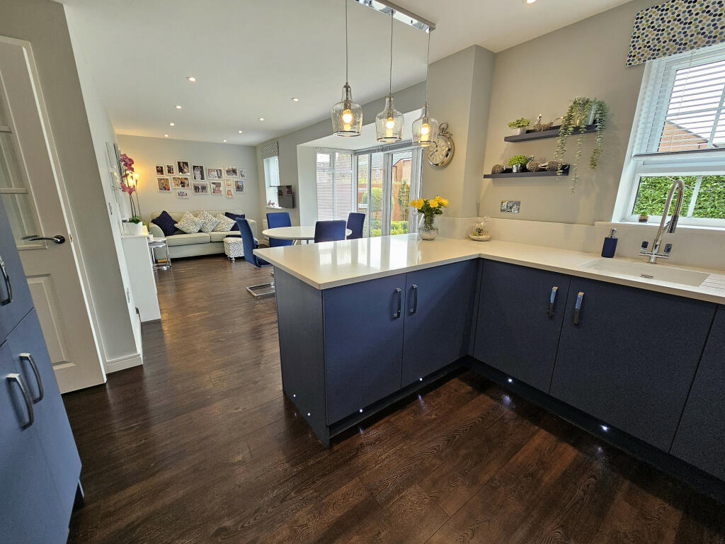 Open Plan Kitchen/Dining