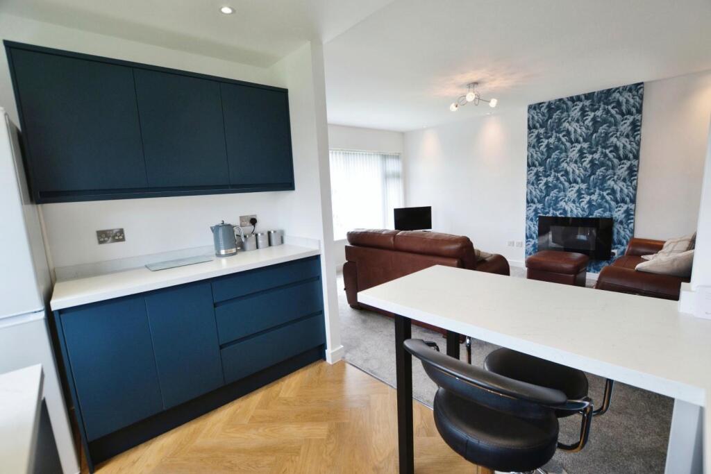 KITCHEN BREAKFAST ROOM