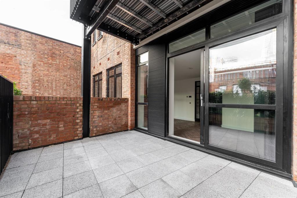 Apt. 4 LR - by Ralph Media Group 04035.jpg