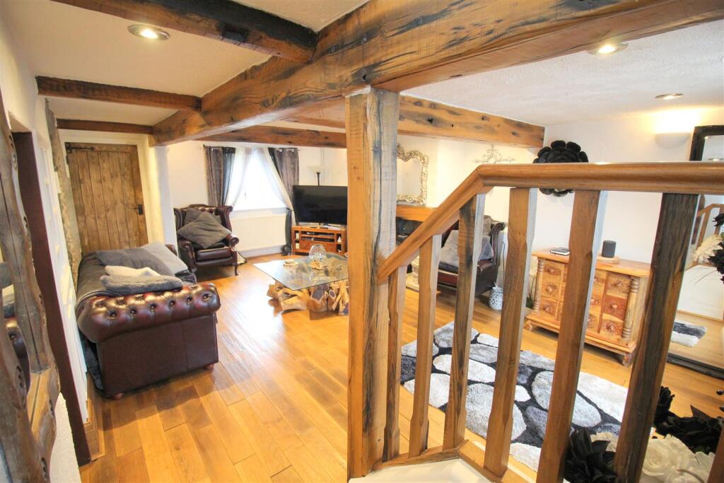Leach Lodge Farm stairs-lounge.JPG