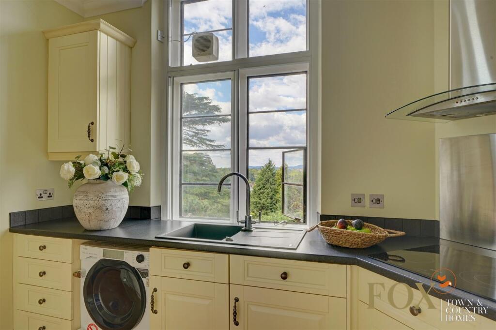 8 Westwoood House (14).jpg