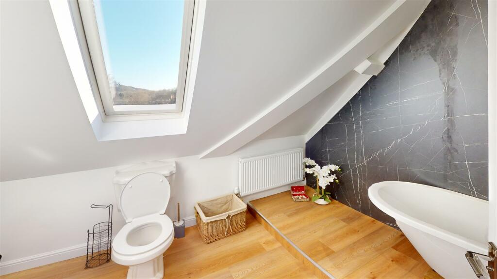 1-Badby-Road-West-Daventry--Bathroom 1.jpg