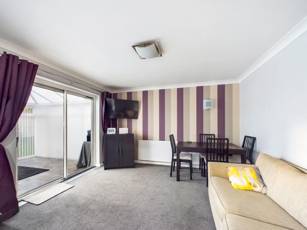 CAM02195G0-PR0056-STILL044