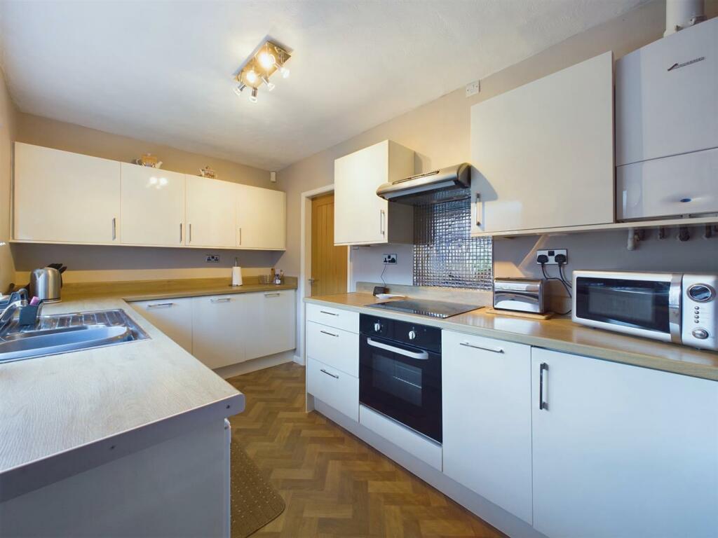 Kitchen: