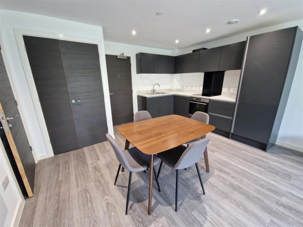 Open Plan Living Room/Dining Area/Kitchen
