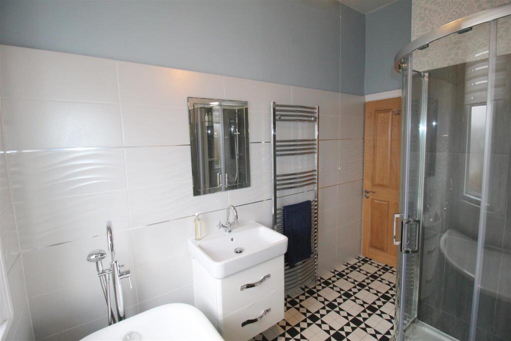 St Leonards Road West, Bathroom.JPG