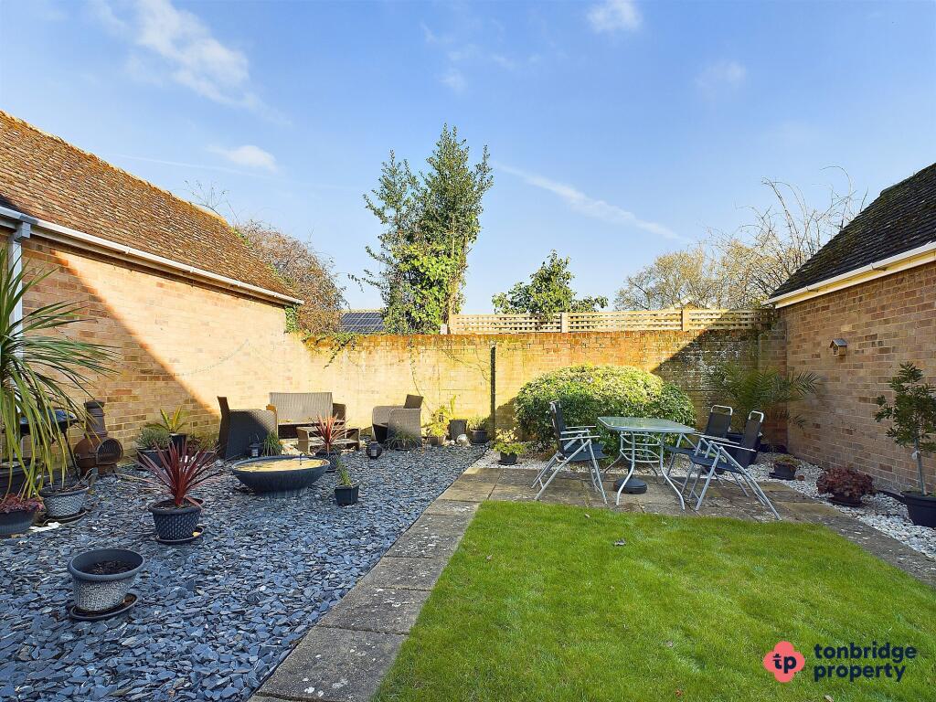 CAM03742G0-PR0018-STILL078