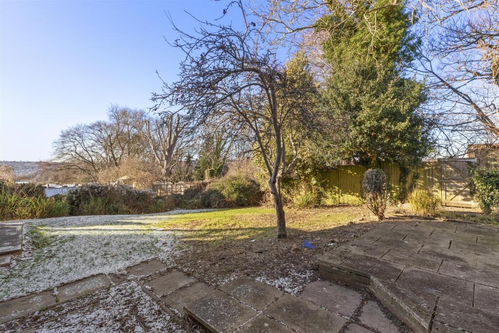 8 Foxhill Close, HP13 5BL-13.jpg