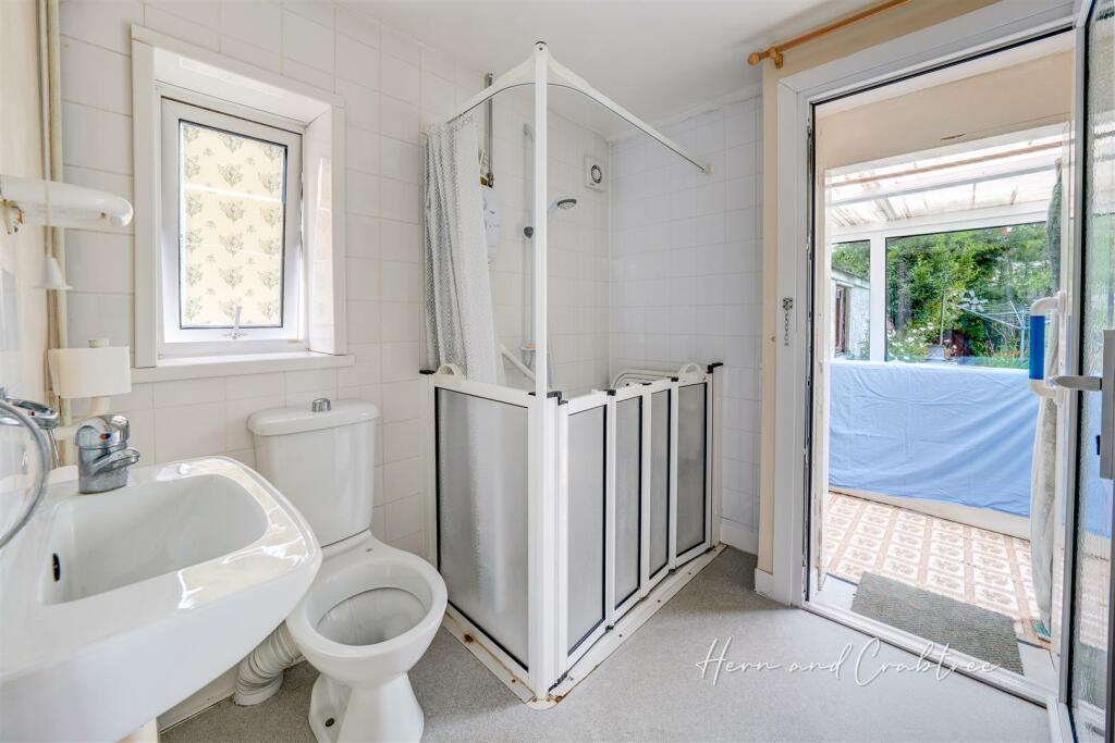 St Gowan Avenue, Heath, HernCrabtree (7).jpg