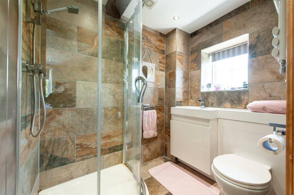 Bedroom 2 En-suite.jpg