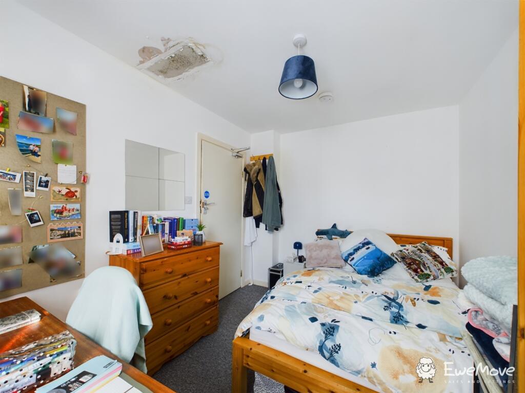 CAM02877G0-PR0025-STILL002