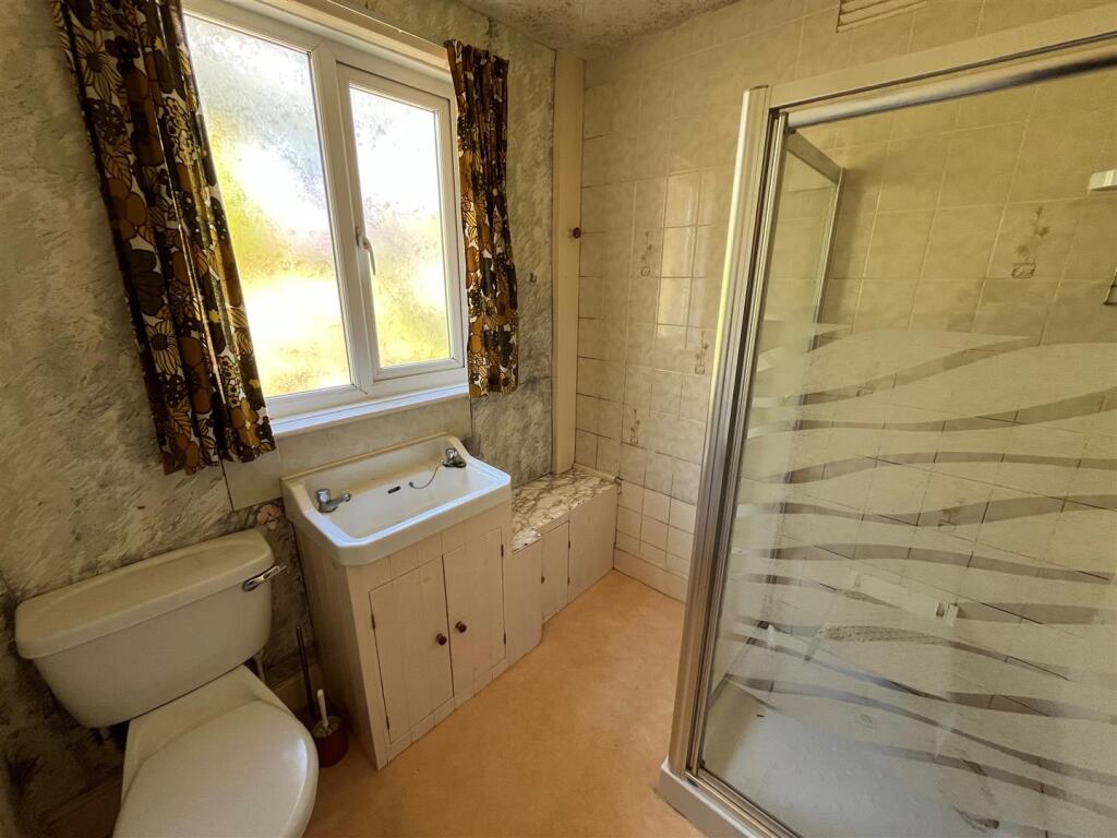 Shower Room.jpg