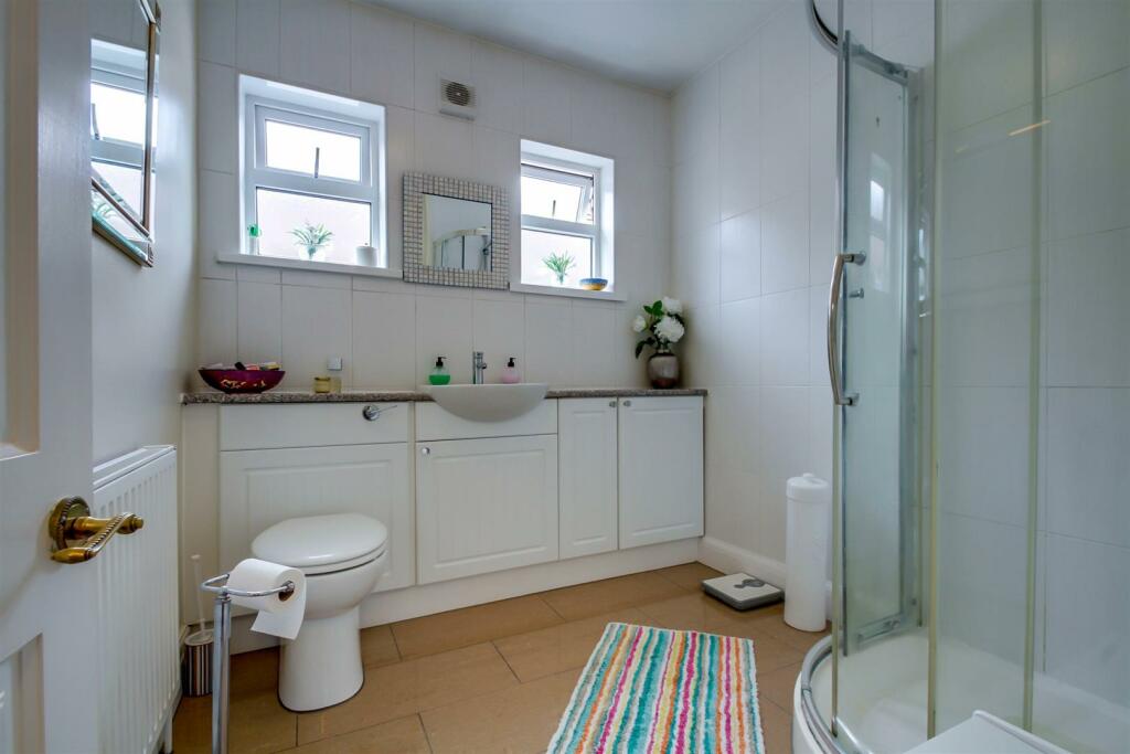 Bathroom 1.jpeg