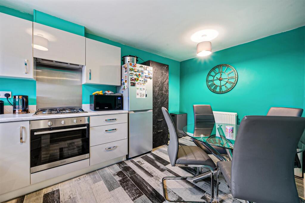 Kitchen (2).jpg