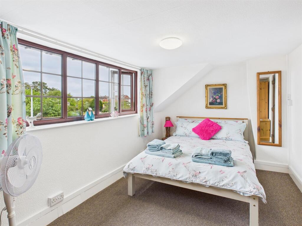 Bedroom:
