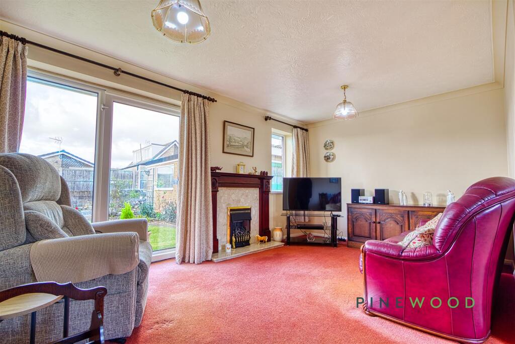 SITTING / DINING ROOM