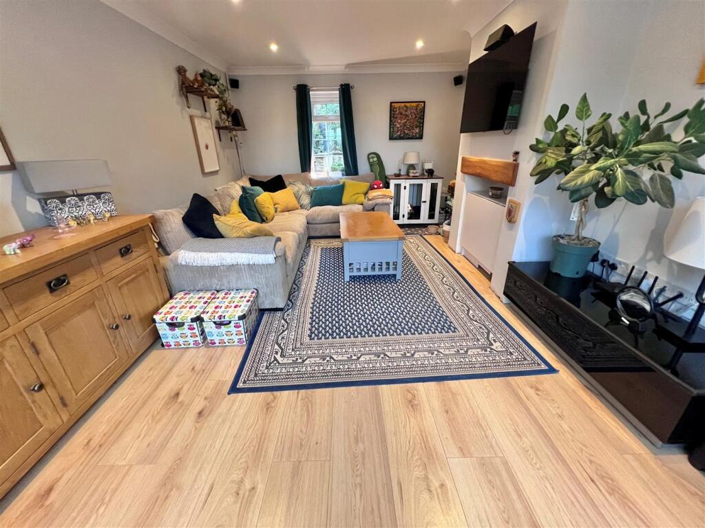 Lounge 2.jpg