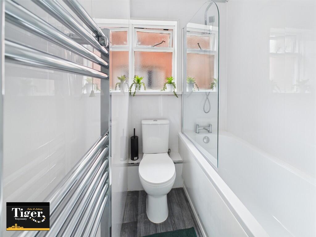 CAM02176G0-PR0563...