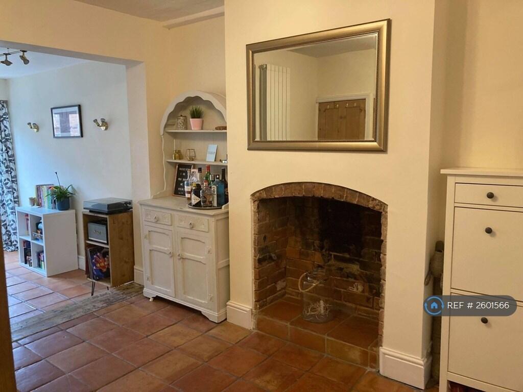 Middle Room
