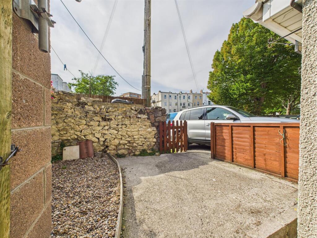 6 - Flat with parking for Auction, Weston-super-Ma