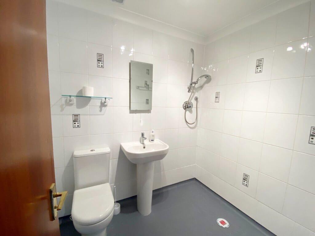 WET ROOM / SHOWER RM