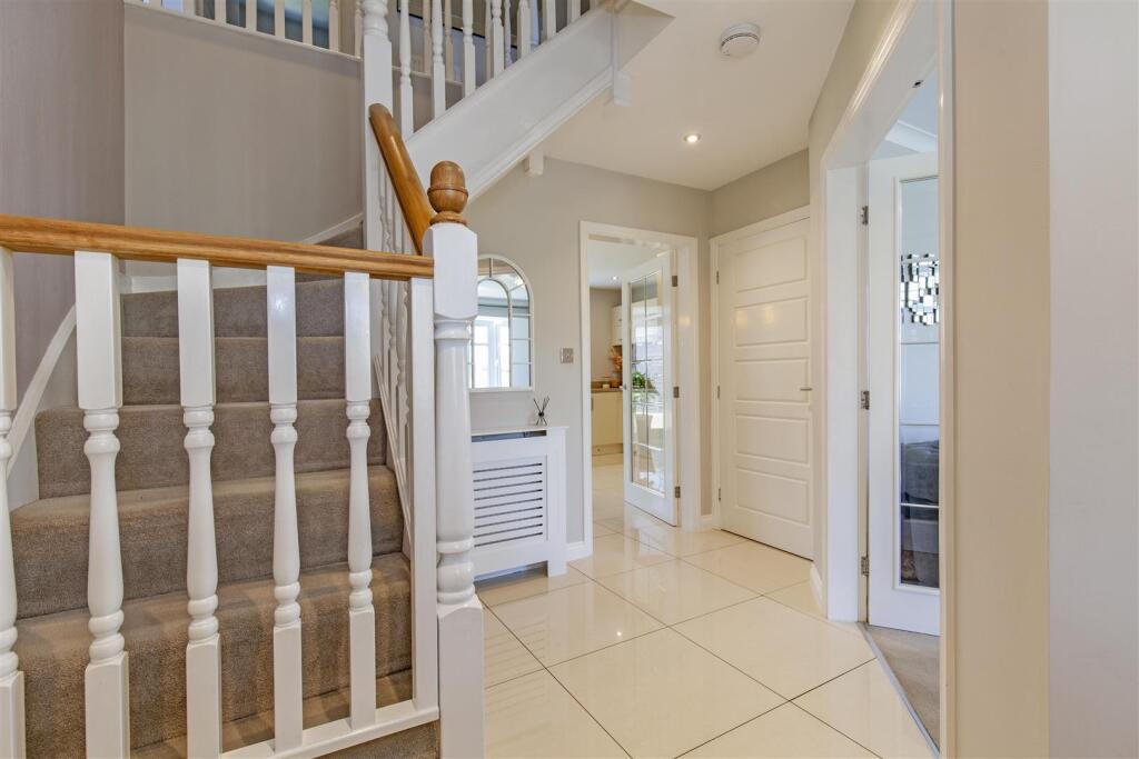 Entrance Hall-2.jpg