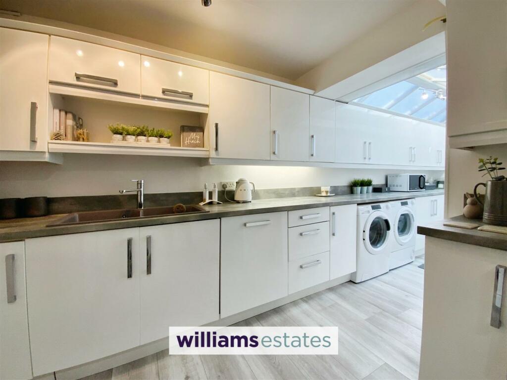 fitted kitchen