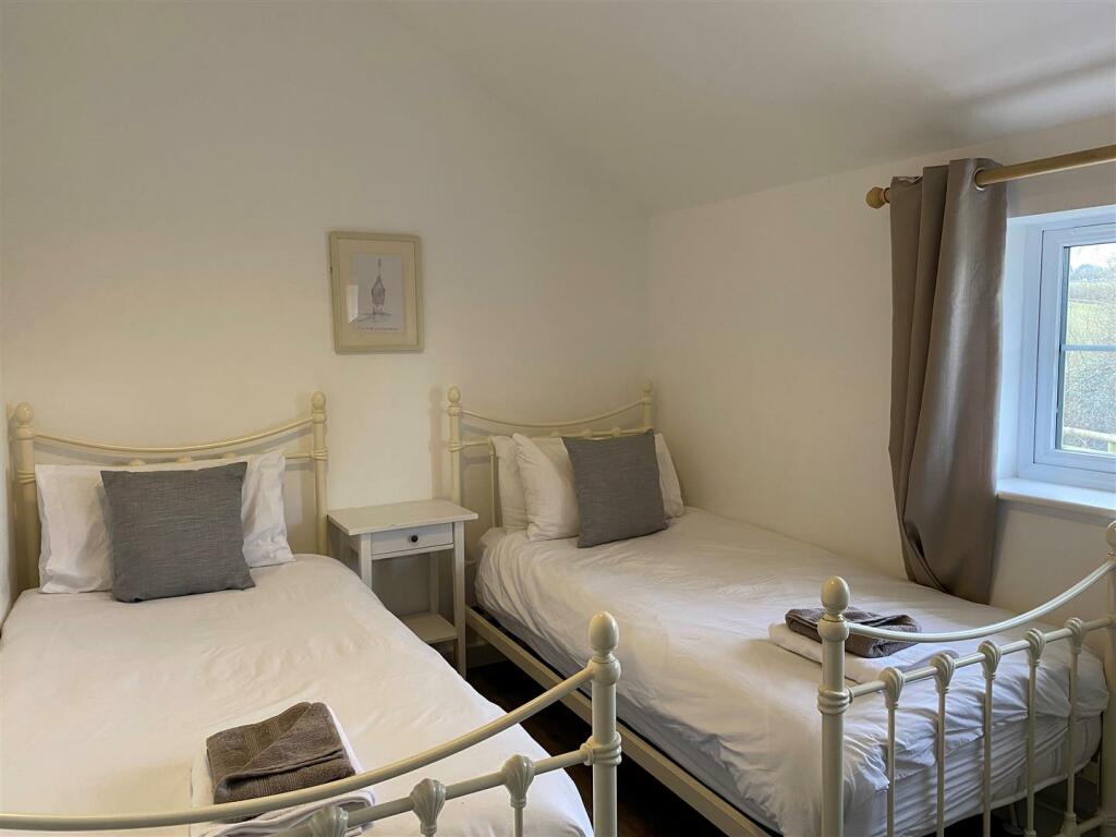 Twin room new.jpg