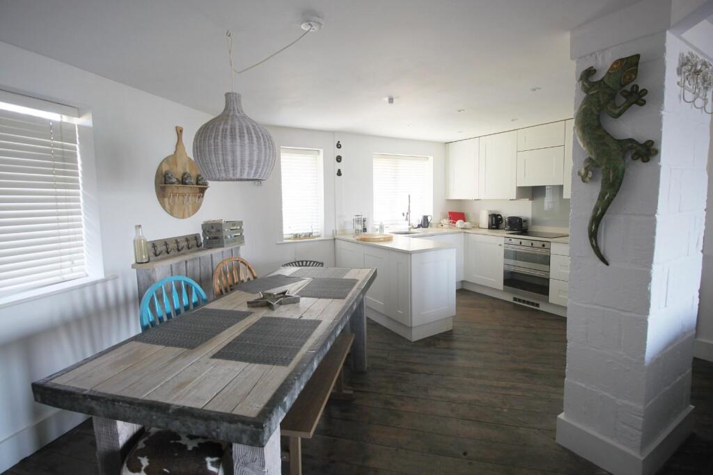 Kitchen 1.JPG