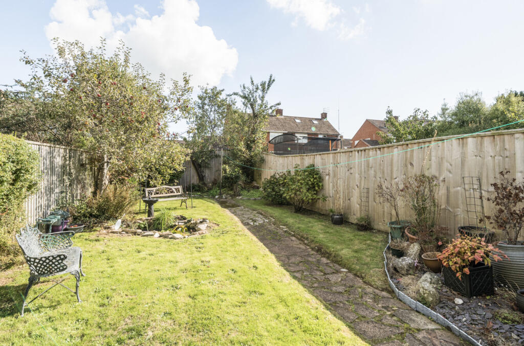 1349504-15-68d5b8...