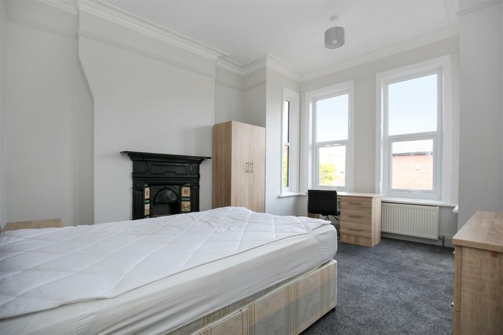 106 hol bed 3.jpg