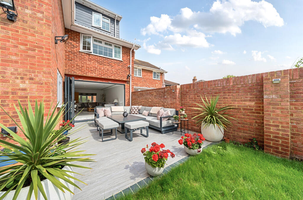 1330305-3-688b2cf...