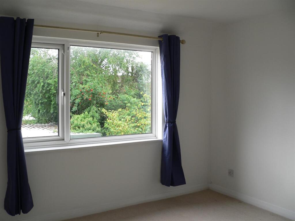 heronfield bedroom 1.JPG