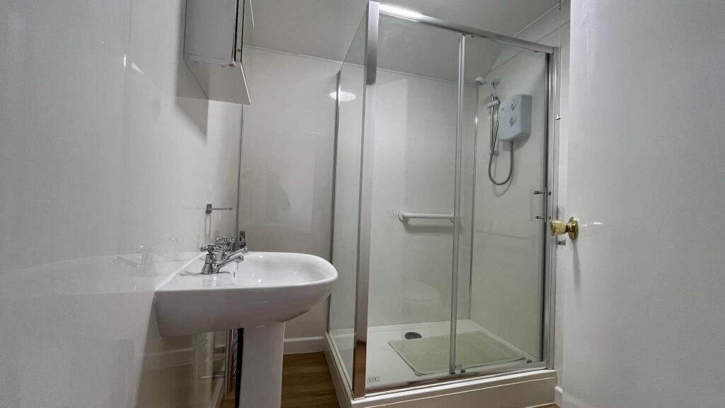 Flat 4 Bath T202501241151.jpg