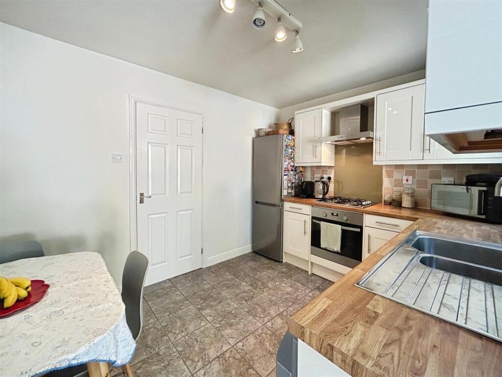 0c7d9850--4DE4-B677-65C0C3D0470E-43586-00001C7064C