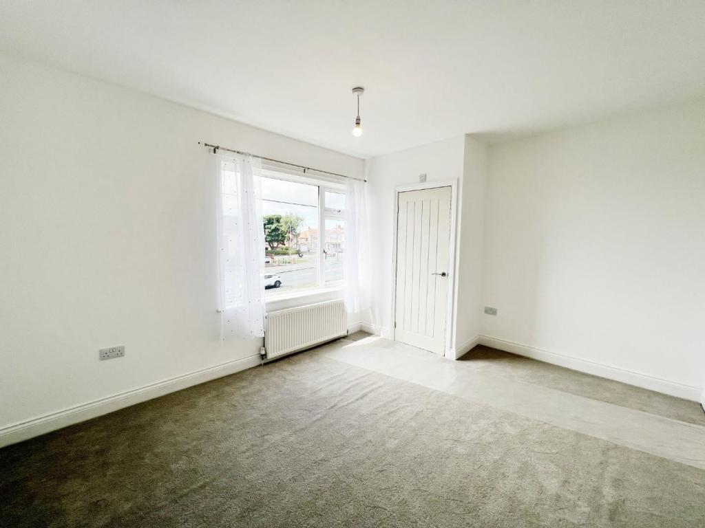Bedroom 1 pic 2.jpg