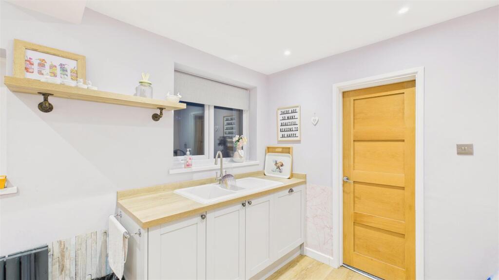 Breakfasting Kitchen