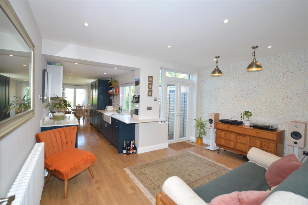 40 Hounslow Road  sitting room.JPG