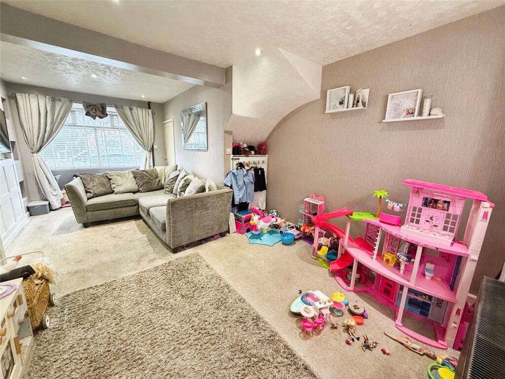 Lounge/Family Room